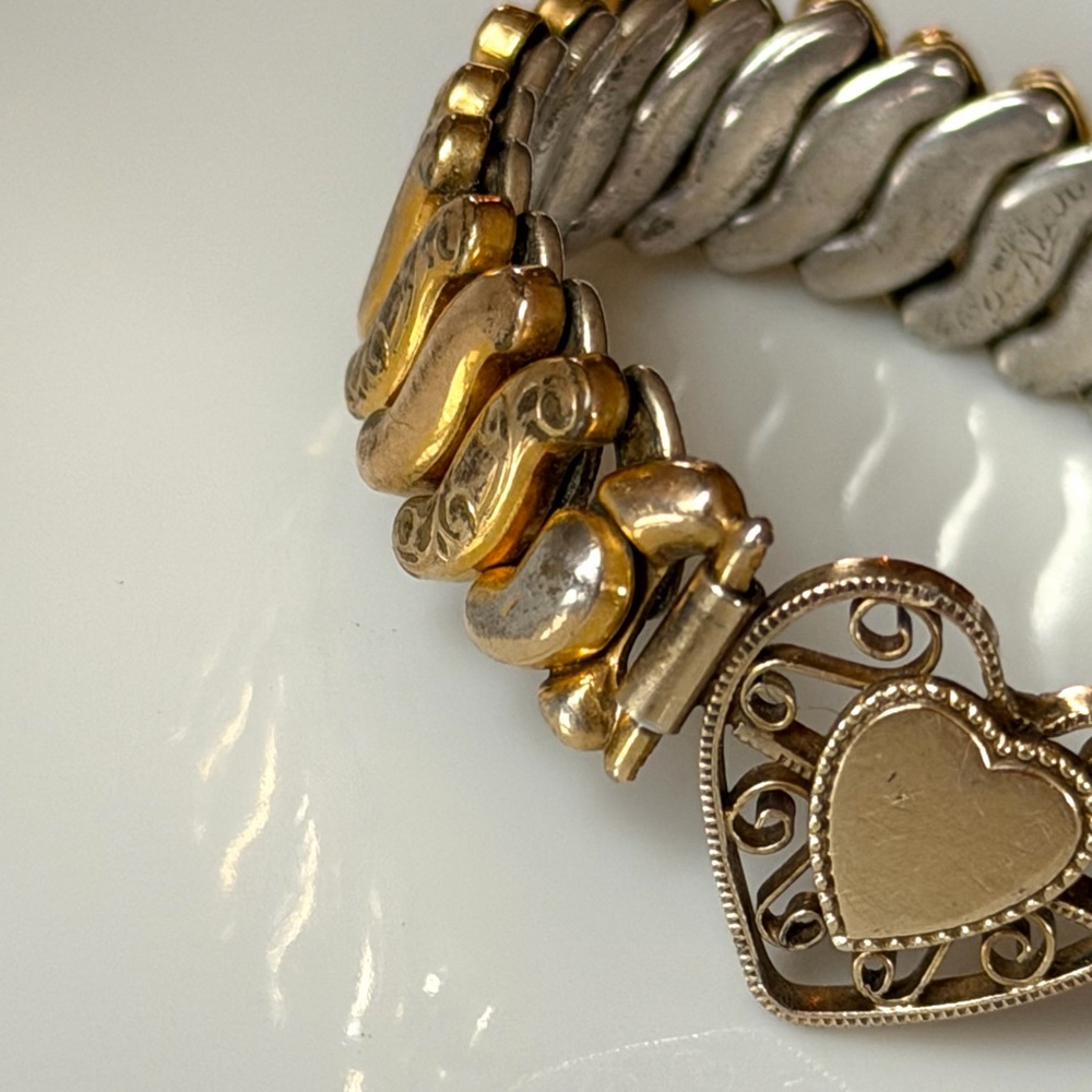 WWII Gold Tone Sweetheart Filigree Heart Expansion Bracelet XS 4.5” by Co-Star - Picture 7 of 16